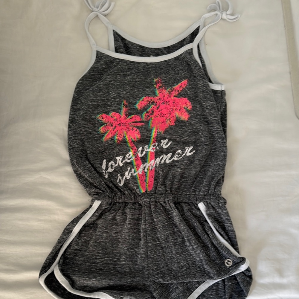 Girls Forever Summer Palm Tree Romper size 8-10 Excellent condition